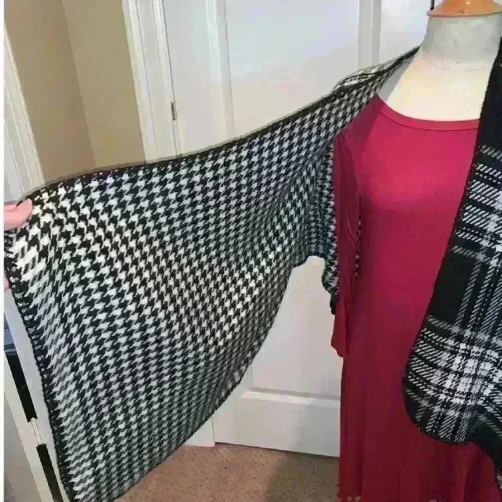 Reversible Winter Wrap - Picture 4 of 5